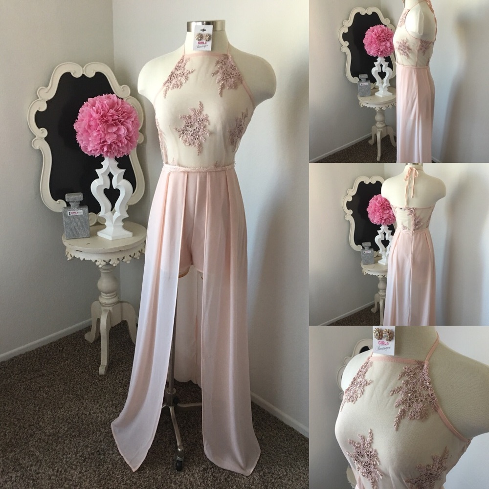 SOLD in Boutique 🌺 Iris
Chiffon Dress w/Shorts - Picture 1 of 7